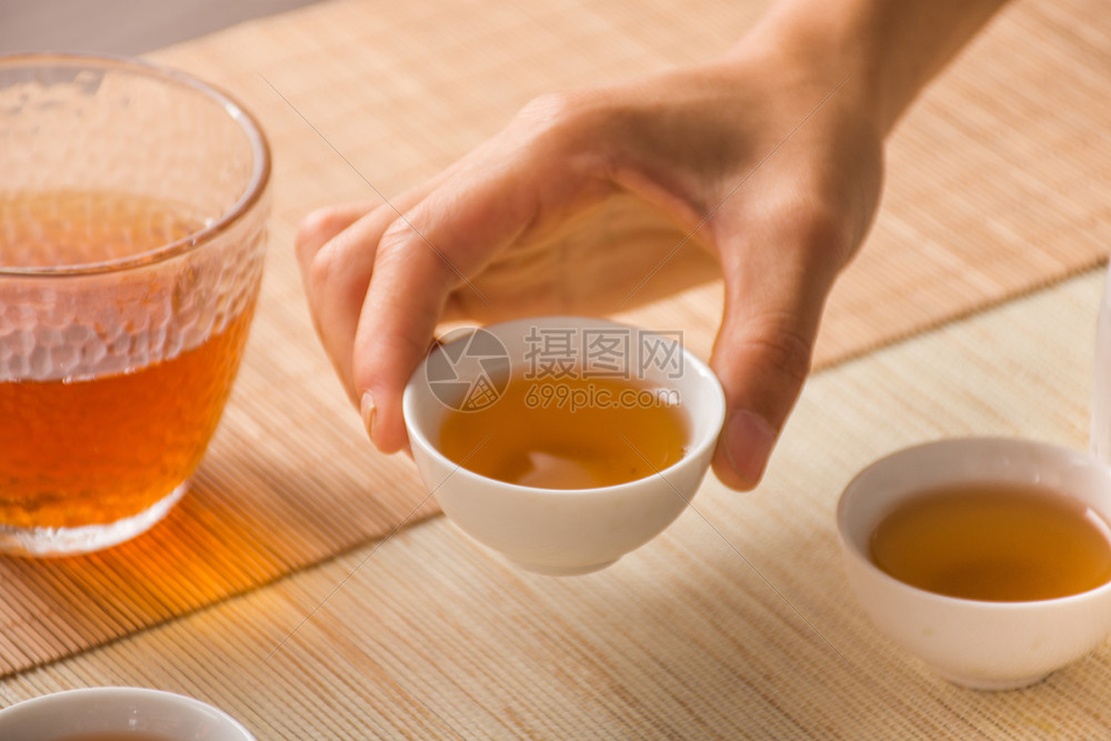 宝宝喝茶益处大公开：专家谈茶叶对儿童的健康作用